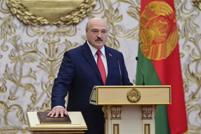 Belarus Cumhurbaşkanı Aleksandr Lukaşenko, yemin ederek görevine başladı. Fotoğraf: AA